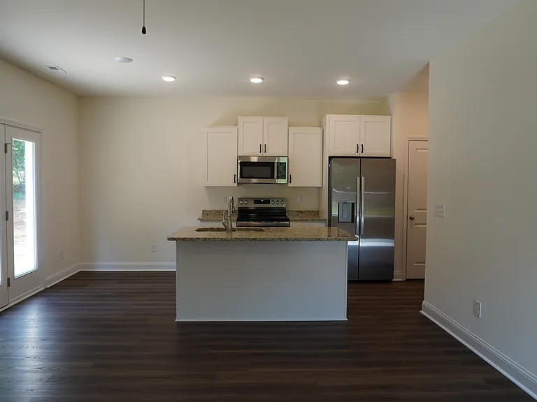 385 Buhmann Dr — Photo 2
