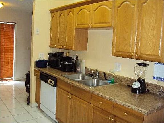 3rd image of 21220 NE 9th Ct APT 03