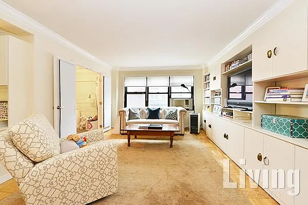 Sold by Living New York | media 12