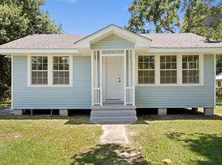 834 Longo St, Waveland, MS 39576