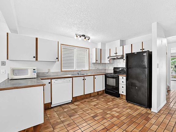 4th image of 454 20th Ave NW