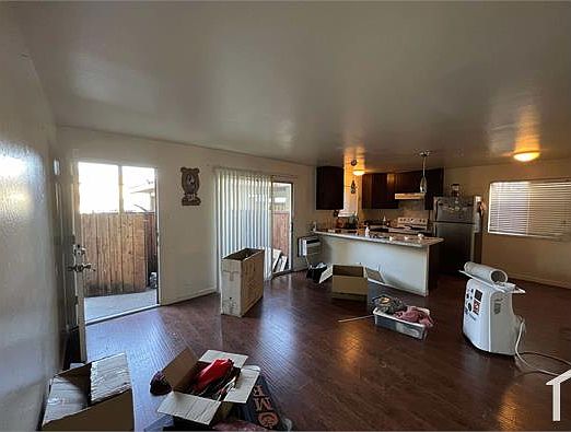 1st image of 991 Ravenscourt Ave