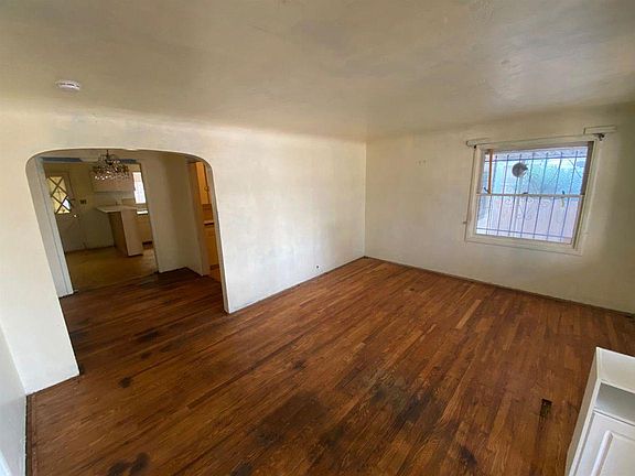 3rd image of 2076 W South Tuxedo Ave