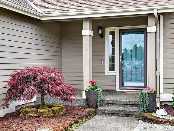 3rd image of 411 25th Avenue Pl