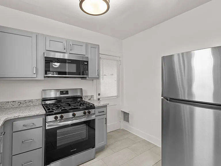 1129 Wisconsin Ave — Photo 5