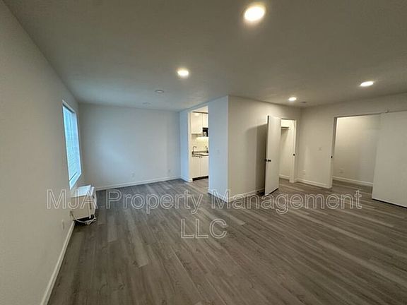 3rd image of 500 E Fort Union Blvd #B1