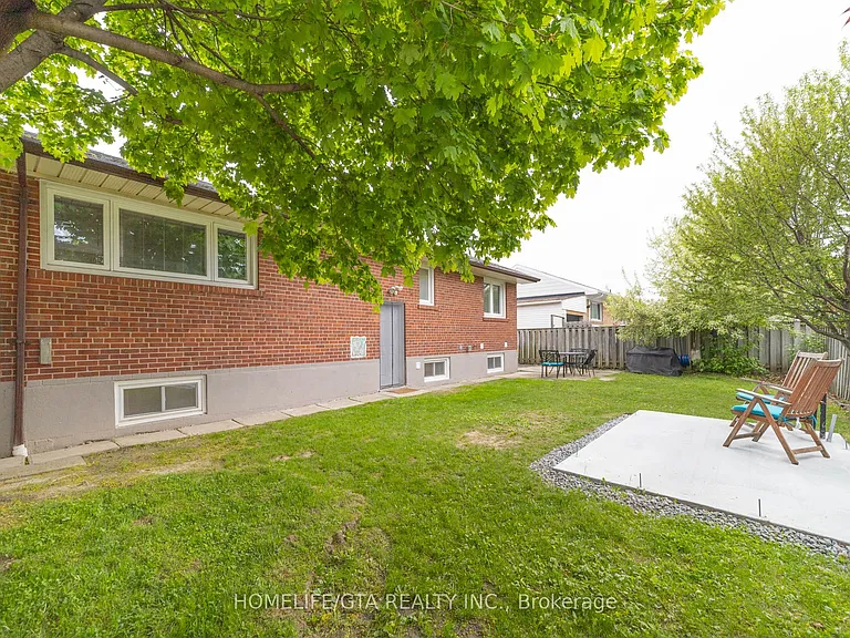 8 Laxford Ave — Photo 28