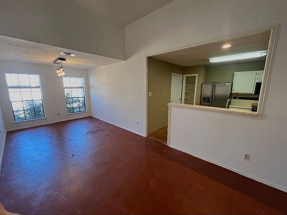 5th image of 10866 Lake Path Dr