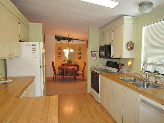 5th image of 221 Dolphin Dr N