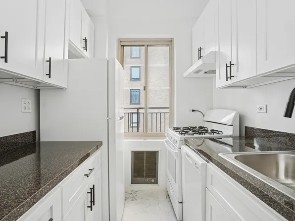 225 East 46th Street image 5 of 12