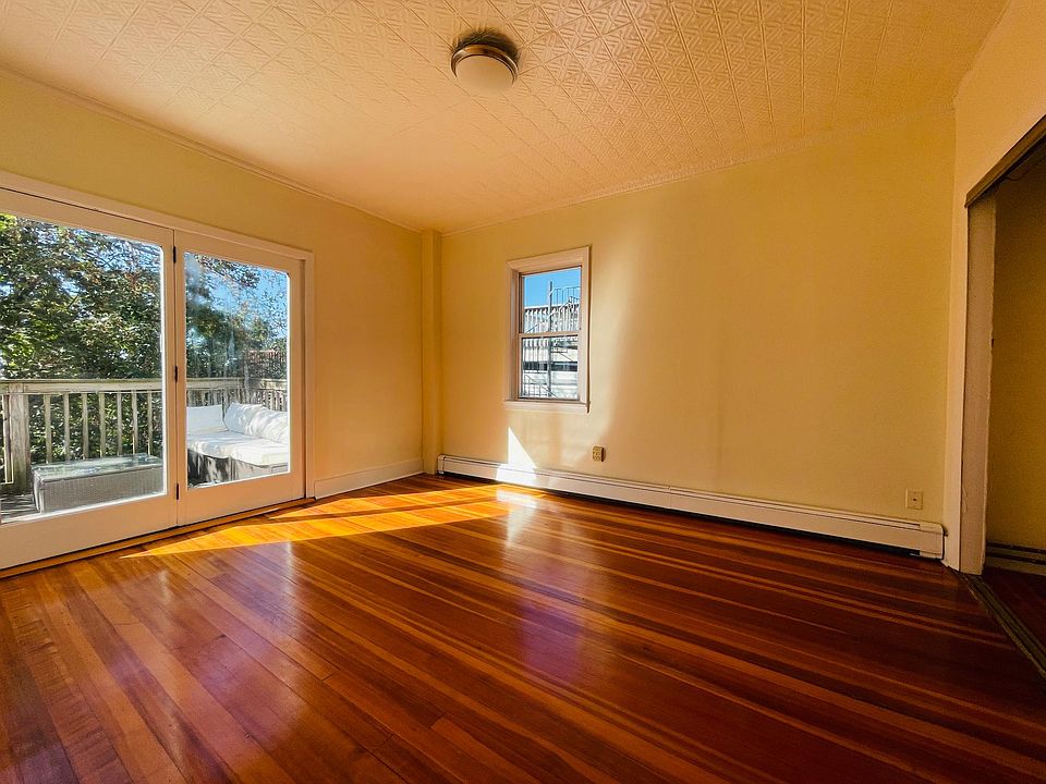 Photos were taken prior to the current tenancy.