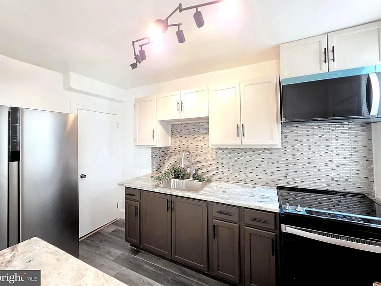 1108 E Stafford St — Photo 5