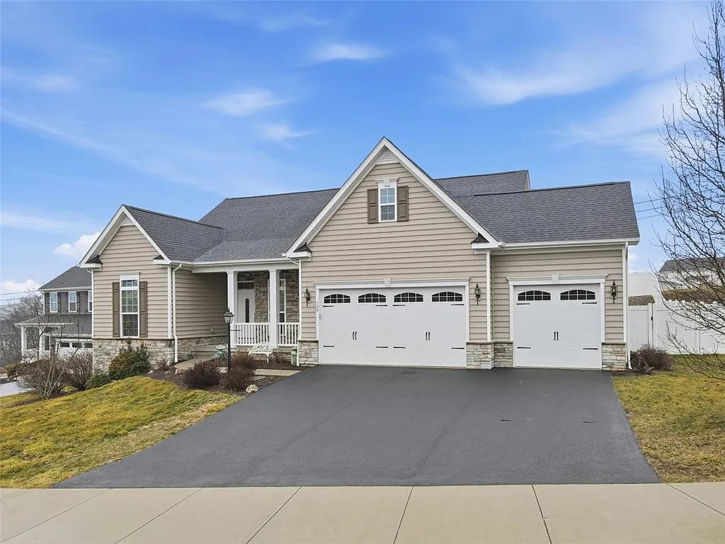139 Olivia Ave photo 1