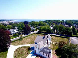 94 Central St, Narragansett, RI 02882