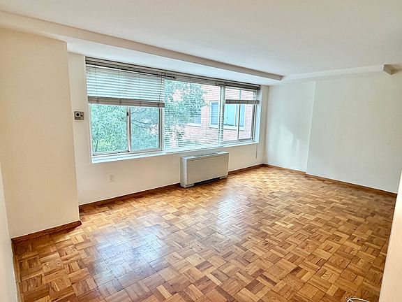 3rd image of 4000 Tunlaw Rd NW APT 923