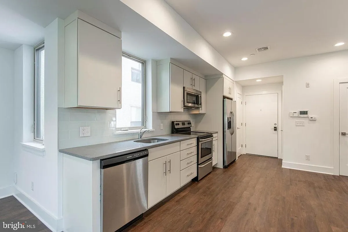 Building Photo - 1327 N Franklin St #4