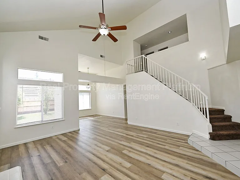 2233 E Christopher Dr — Photo 8