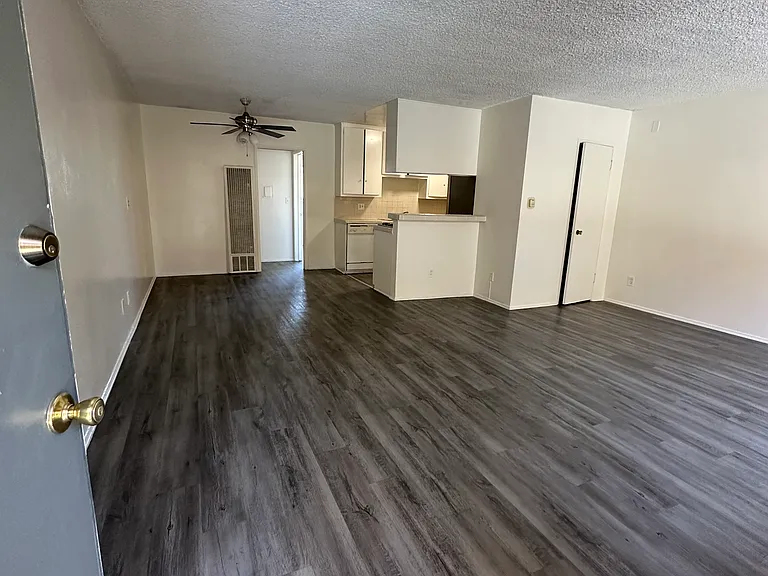 6320 Whitsett Ave #2 — Photo 10