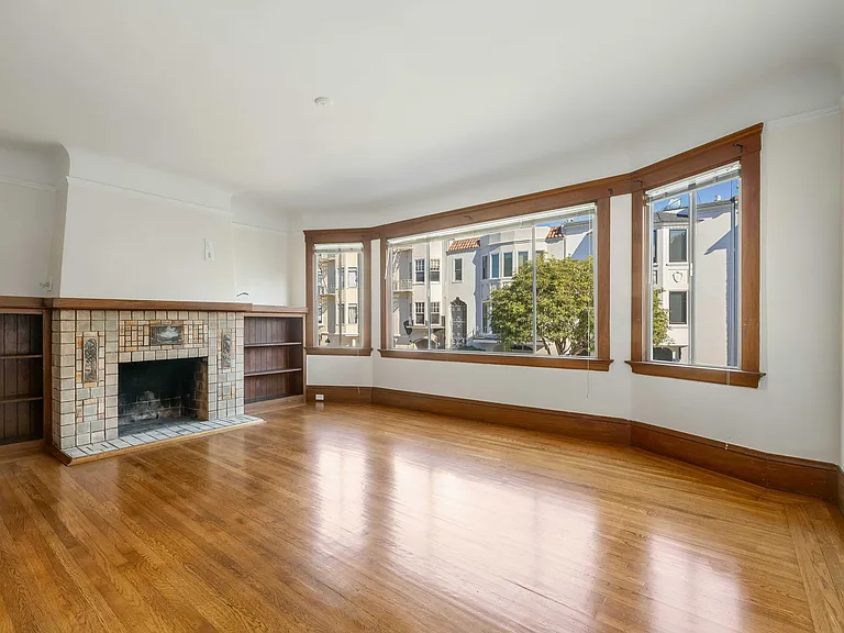 3533 Pierce St — Photo 2