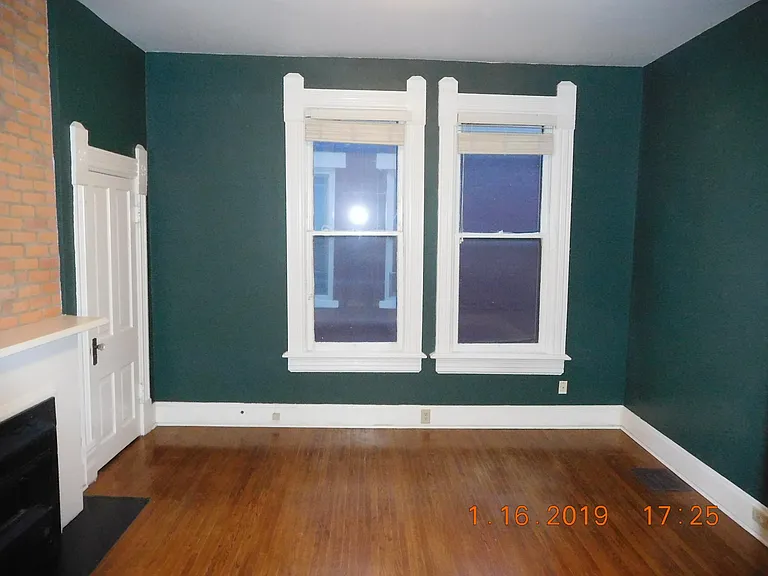 1340 Hunter Ave — Photo 5