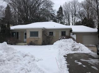 6134 Peninsula Dr, Traverse City, MI 49686