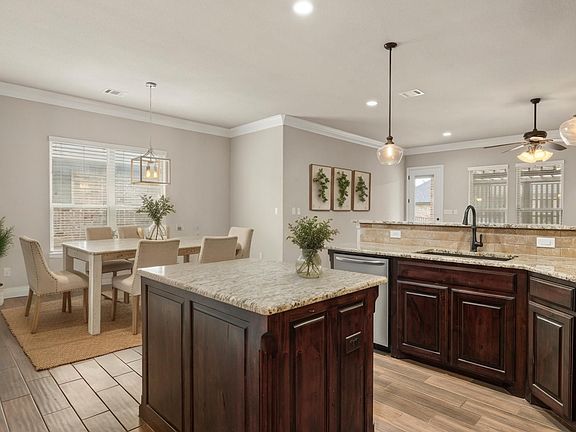 5th image of 2038 Clive Dr