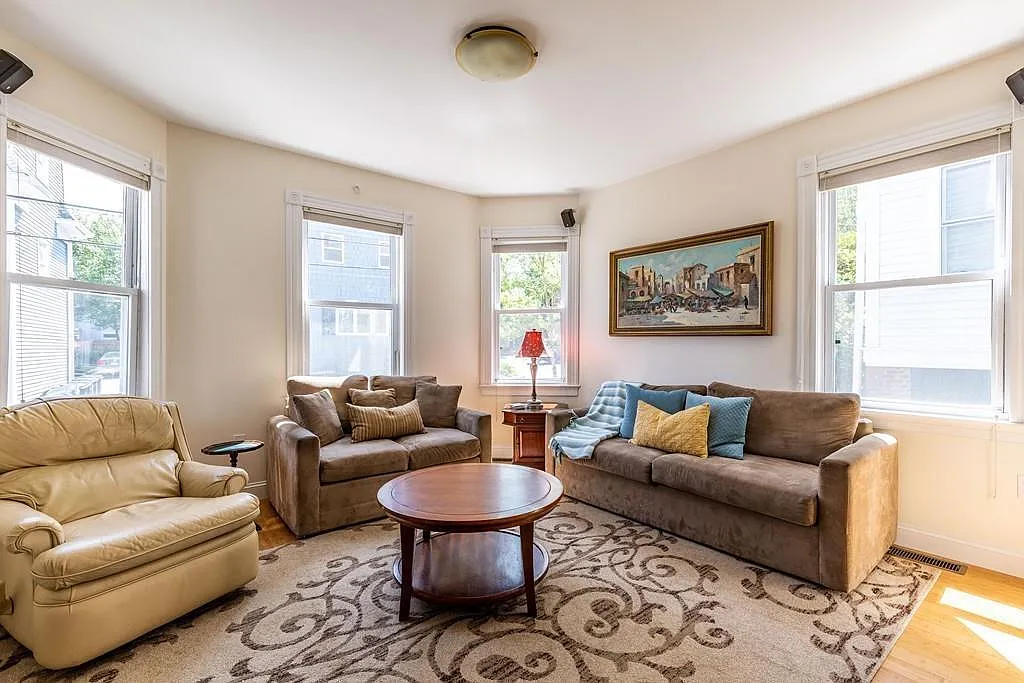 4 bed, 2.5 bath, 1550 sqft, $4,400 — Photo 4