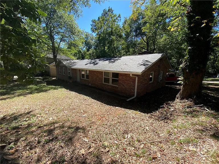 2010 S Milledge Ave — Photo 1