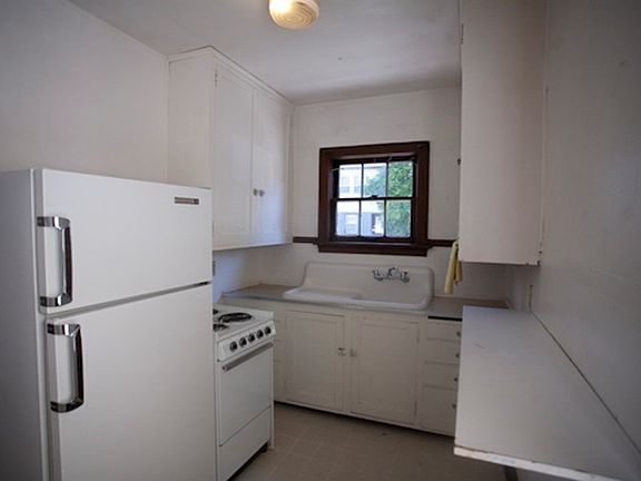4th image of 645 NE Campus St APT 1