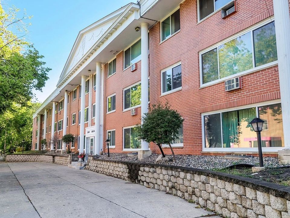 Welcome to Central Lakes of Uptown, where modern comfort meets vibrant living. Our beautifully designed apartments offer outstanding amenities and a prime location. Elevate your lifestyle todayschedule your tour now!