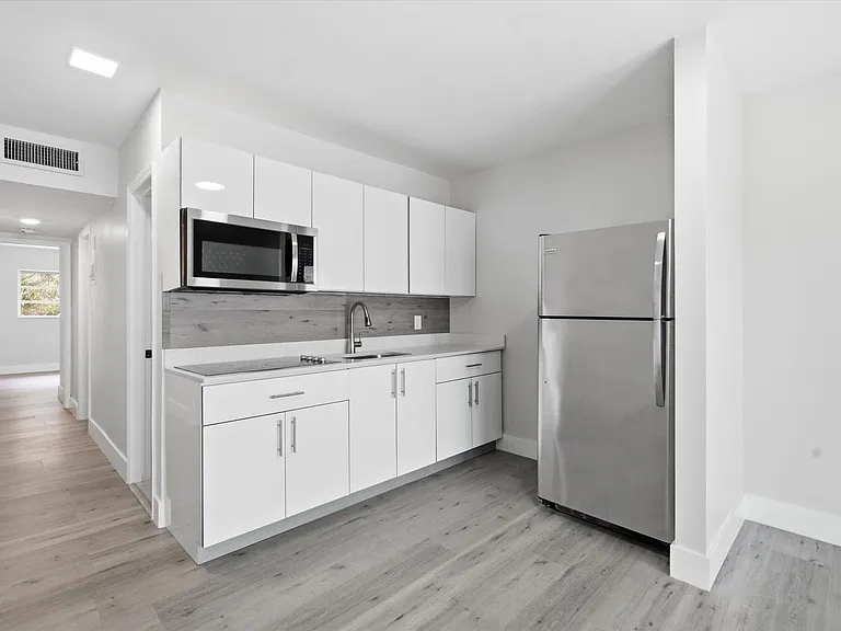 1638 Plunkett St #11 — Photo 6