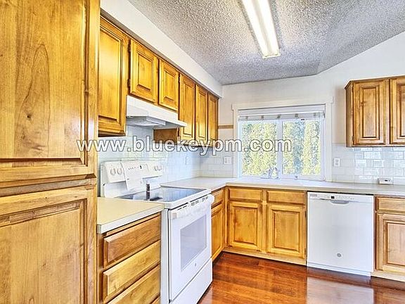 4th image of 1828 NE 152nd St