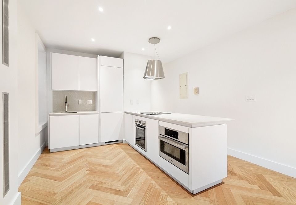 1st image of 336 W 95th St APT 24