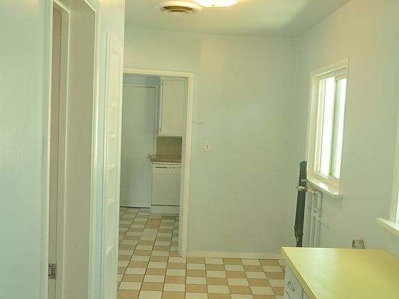 3rd image of 3595 Broadmoor Blvd