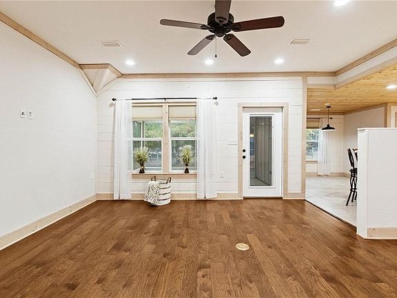 4th image of 21418 East Blvd