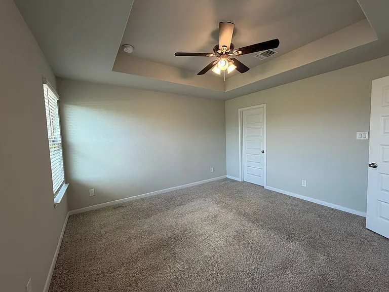 466 Emma Dr — Photo 10