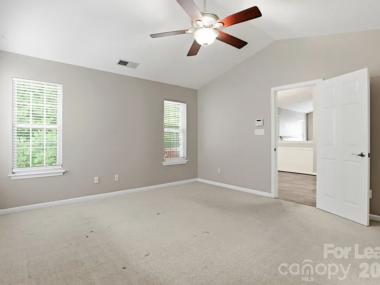 2830 Black Walnut Ln — Photo 11