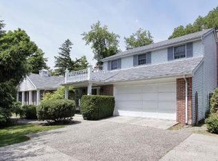 900 Cherokee Rd, Wilmette, IL 60091