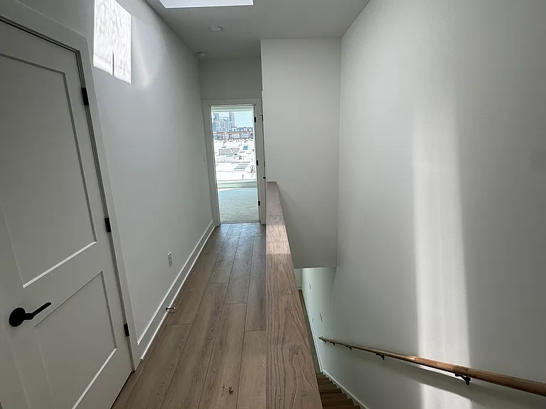 115 E 6th St — Photo 9