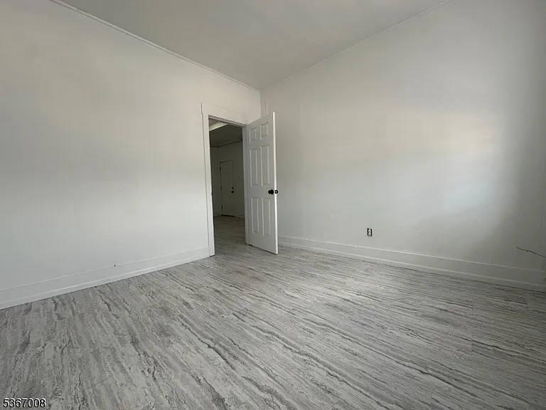526 Valley Brook Ave — Photo 6