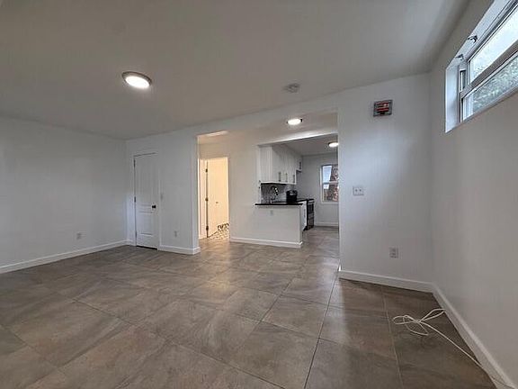 5th image of 919 2nd St #1