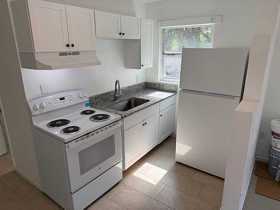 4th image of 2164 32nd St