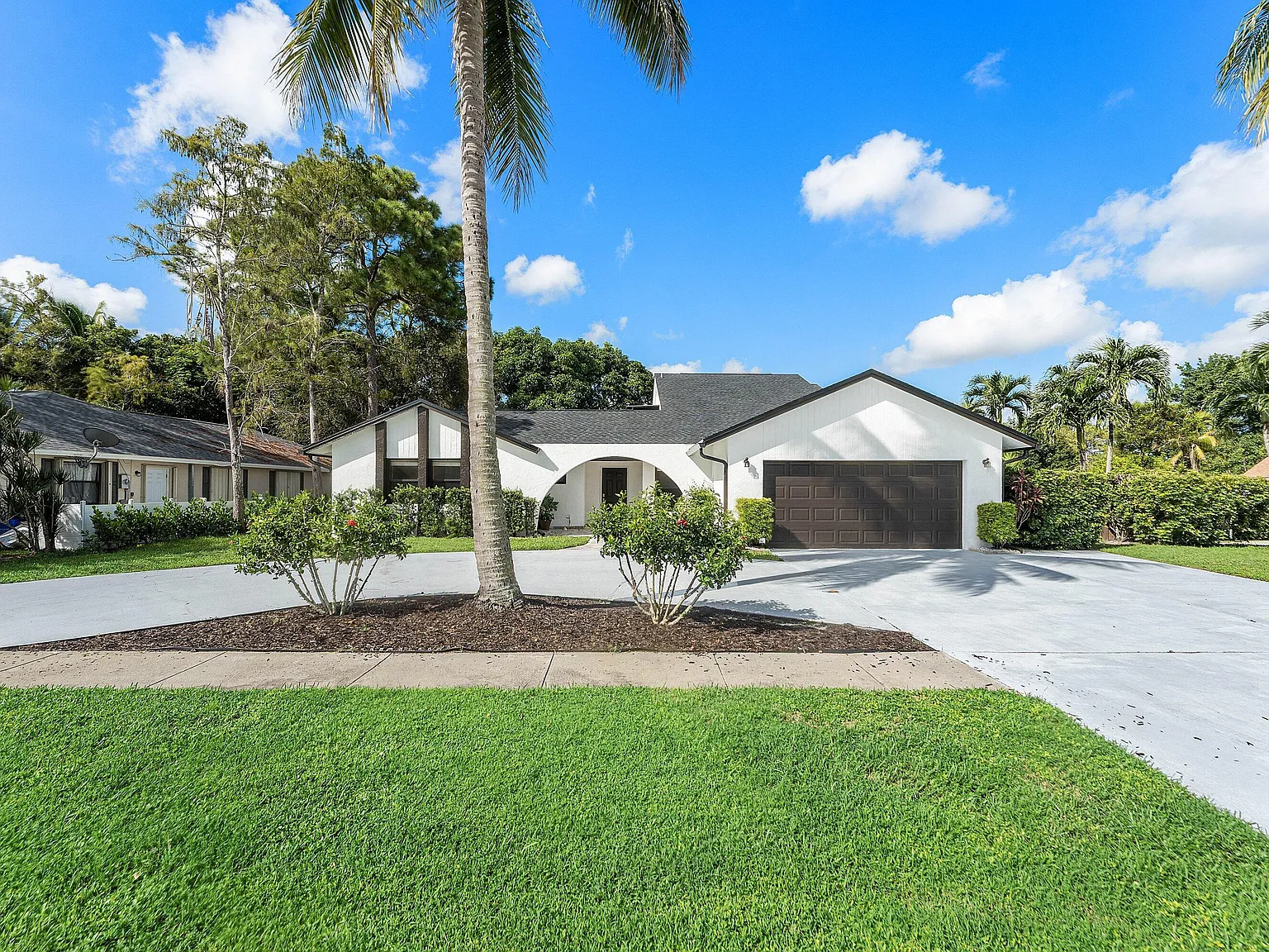 4 bed, 4.0 bath, 3155 sqft, $9,000 — Photo 1