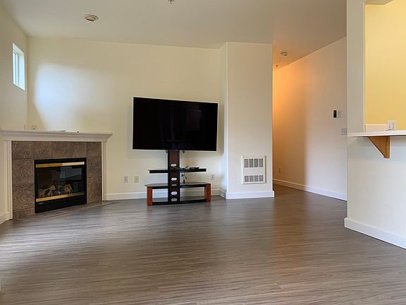 4th image of 2619 143rd St SW APT E