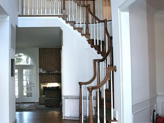 2-story foyer