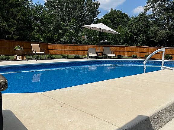 3rd image of 105 Brookberry Ct