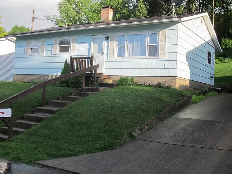 16 Fernwood Ave photo 1