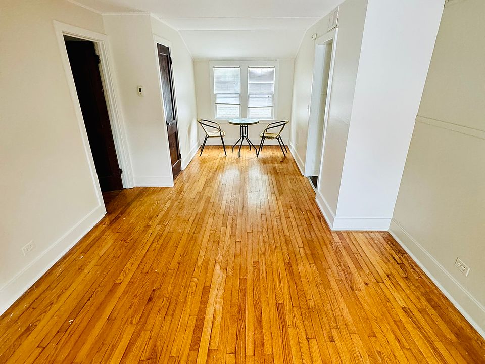 1st image of 255 Roosevelt Ave