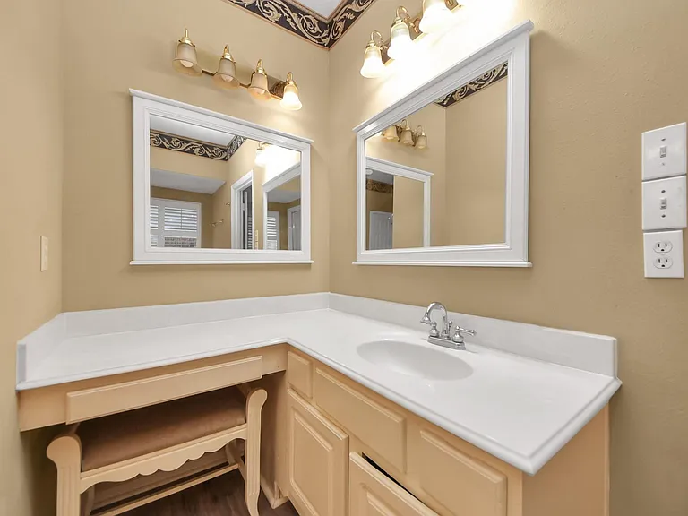 23003 Governorshire Dr — Photo 38