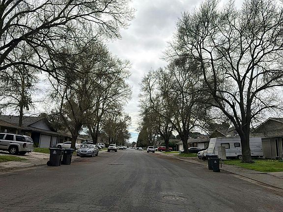 4th image of 5927-5929 Brush Creek Dr